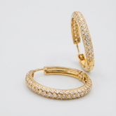 Brinco argola e zircônia