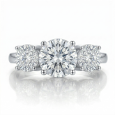 Anel 3 pedras em prata .925 e 4 CT moissanite