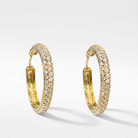 Brinco argola e zircônia