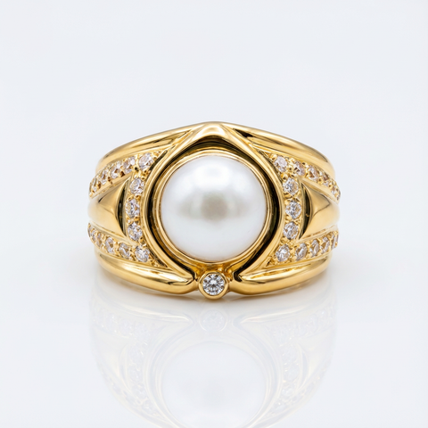 Anel clássico de pérolas e zircônias