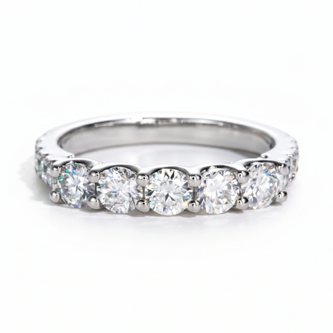 Aliança em prata .925 e 4 mm moissanites