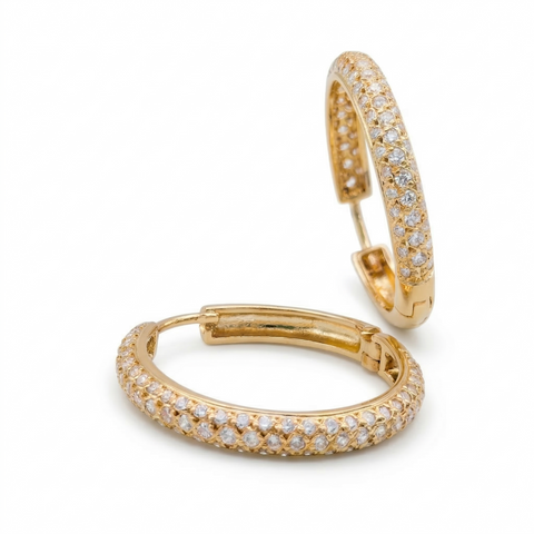 Brinco argola e zircônia