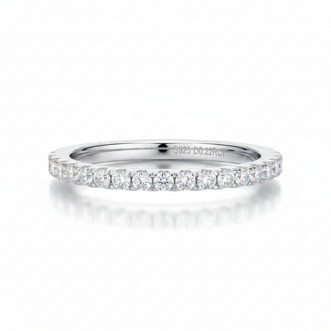 Meia Aliança em prata .925 e 1.5mm Moissanite.