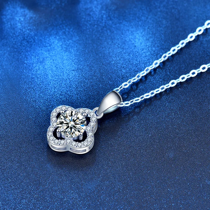 Colar com pingente em prata .925 e 2 CT moissanite