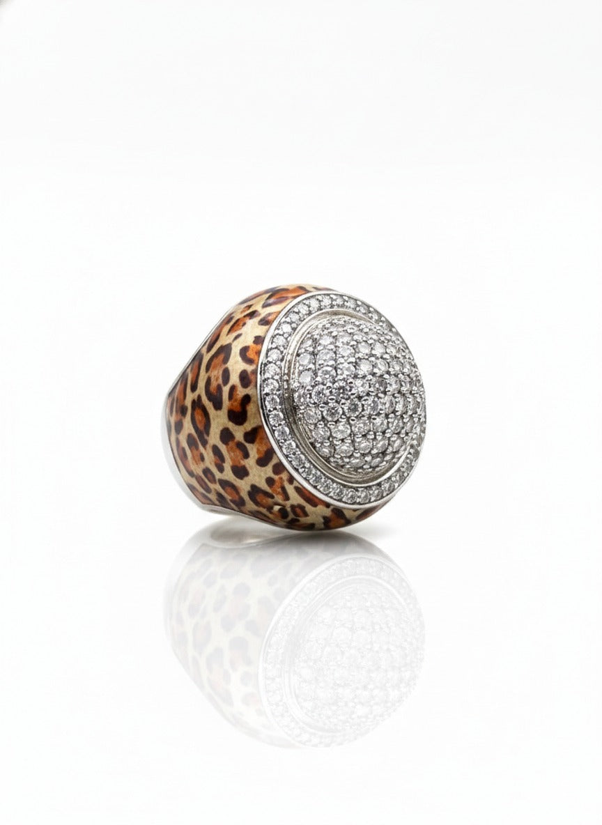 Anel animal print com Zircônia.