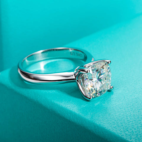 Anel Solitário em prata .925 e 3.5 CT moissanite