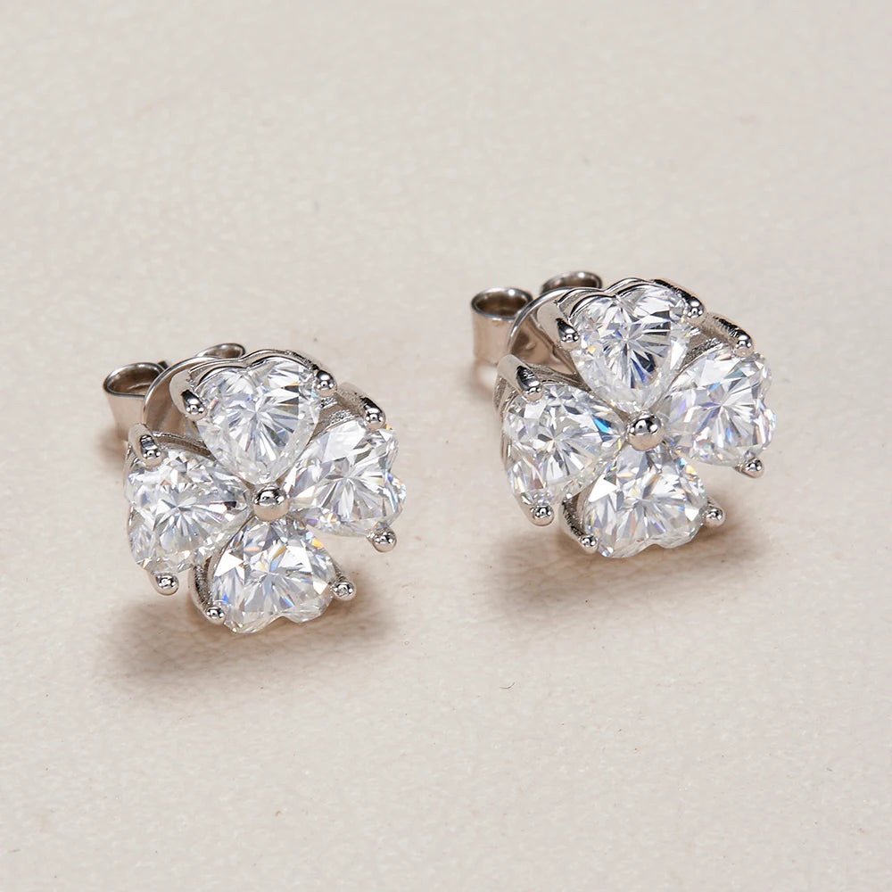 Brincos em prata .925 e 4 CT moissanite em formato coração