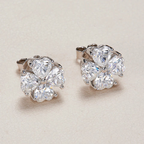 Brincos em prata .925 e 4 CT moissanite em formato coração