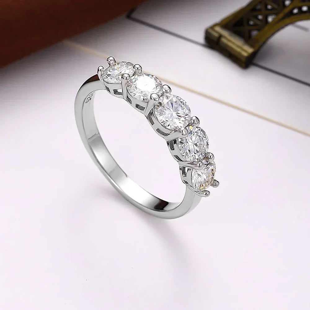 Meia Aliança em prata .925 e 4mm moissanite