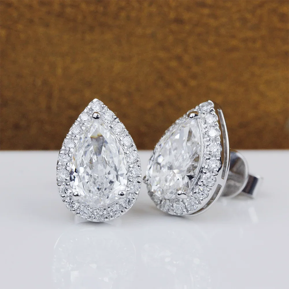 Brinco em prata .925 e moissanite em gota