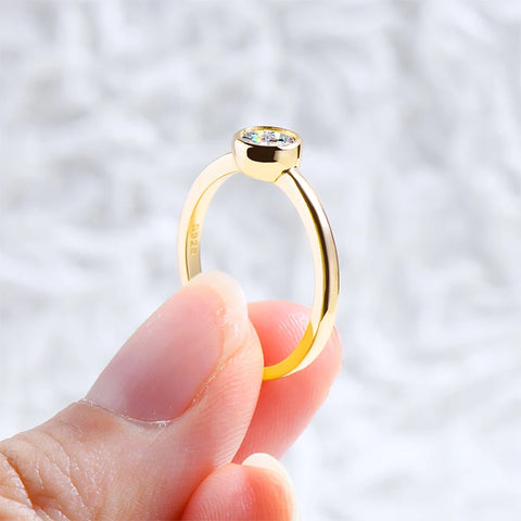 Anel em prata .925 e 0.5ct moissanite