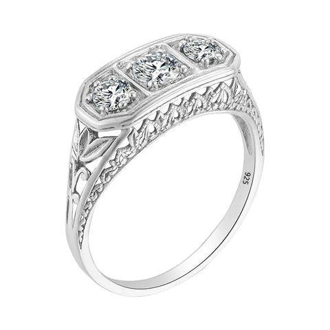Anel em prata . 925 e moissanite