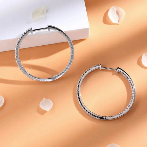 Brinco de argola em prata .925 e moissanite