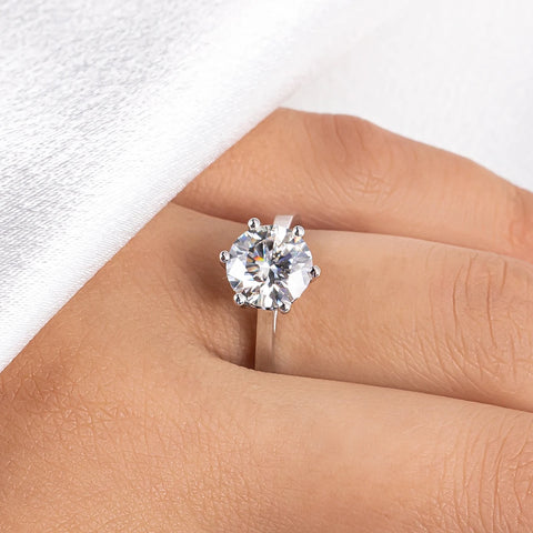 Solitário em prata .925 e 2.0 ct moissanite.