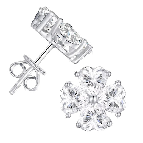 Brincos em prata .925 e 4 CT moissanite em formato coração
