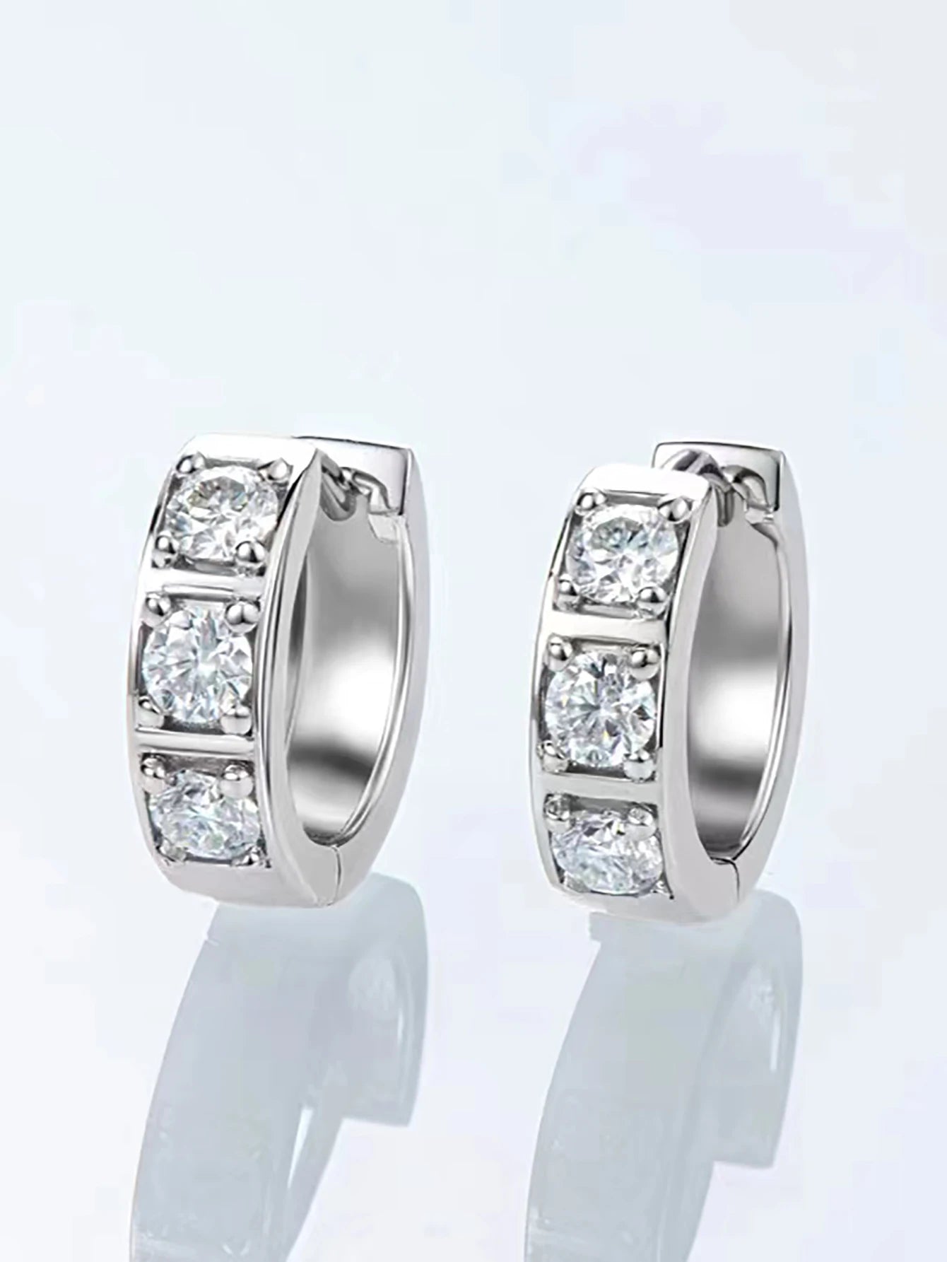 Brinco em prata .925 e 0.6 ct moissanite