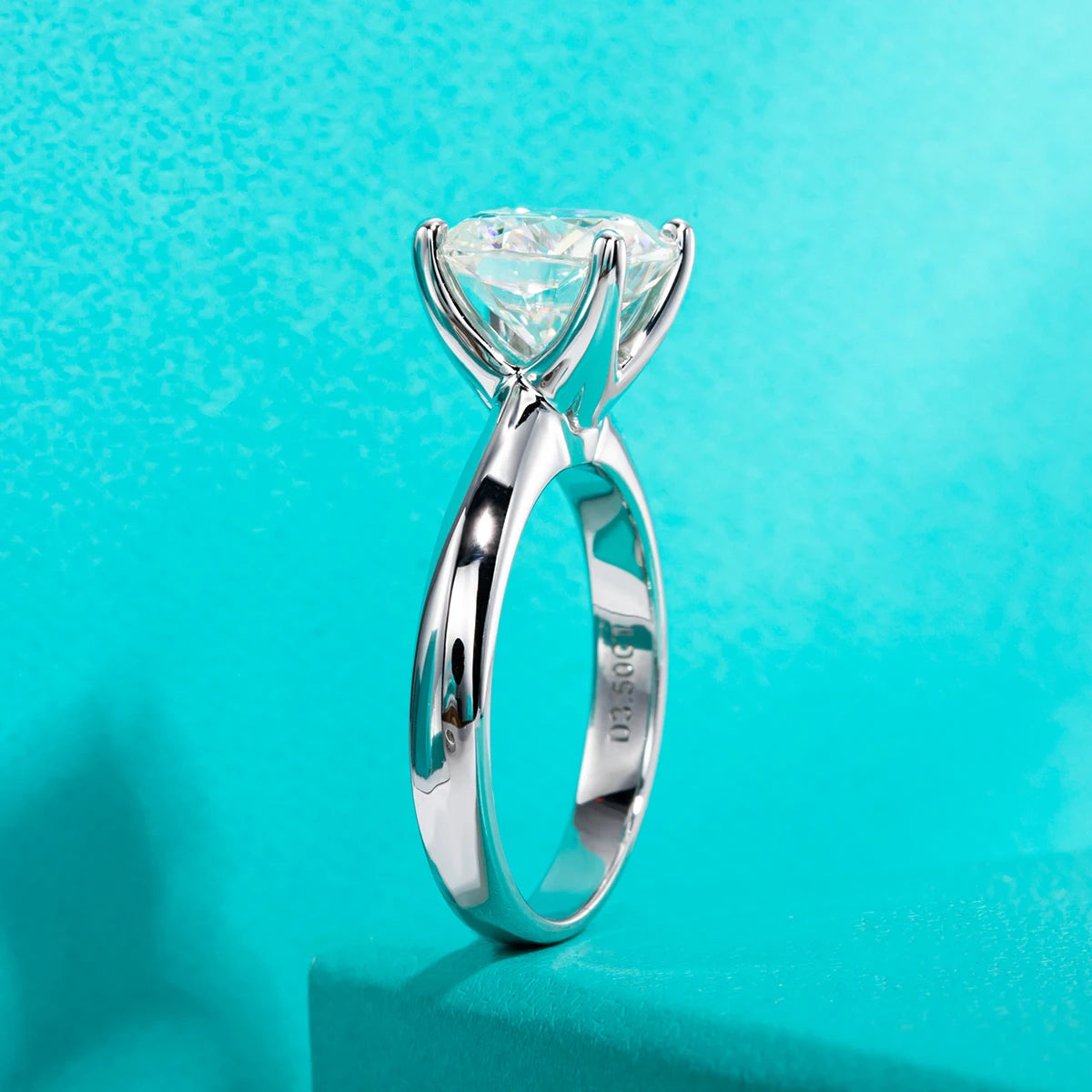 Anel Solitário em prata .925 e 3.5 CT moissanite