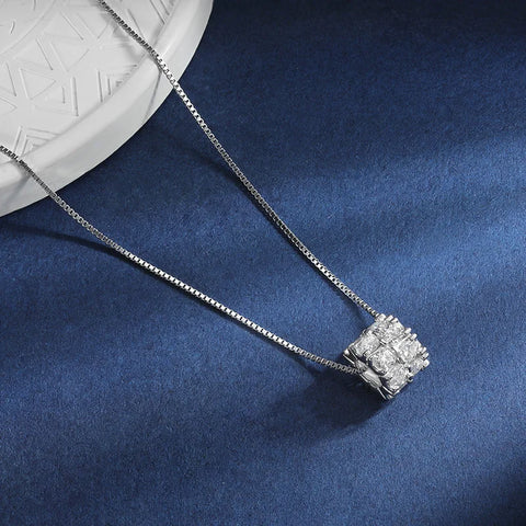 Colar com pingente em prata .925 e 1.6 CT moissanite