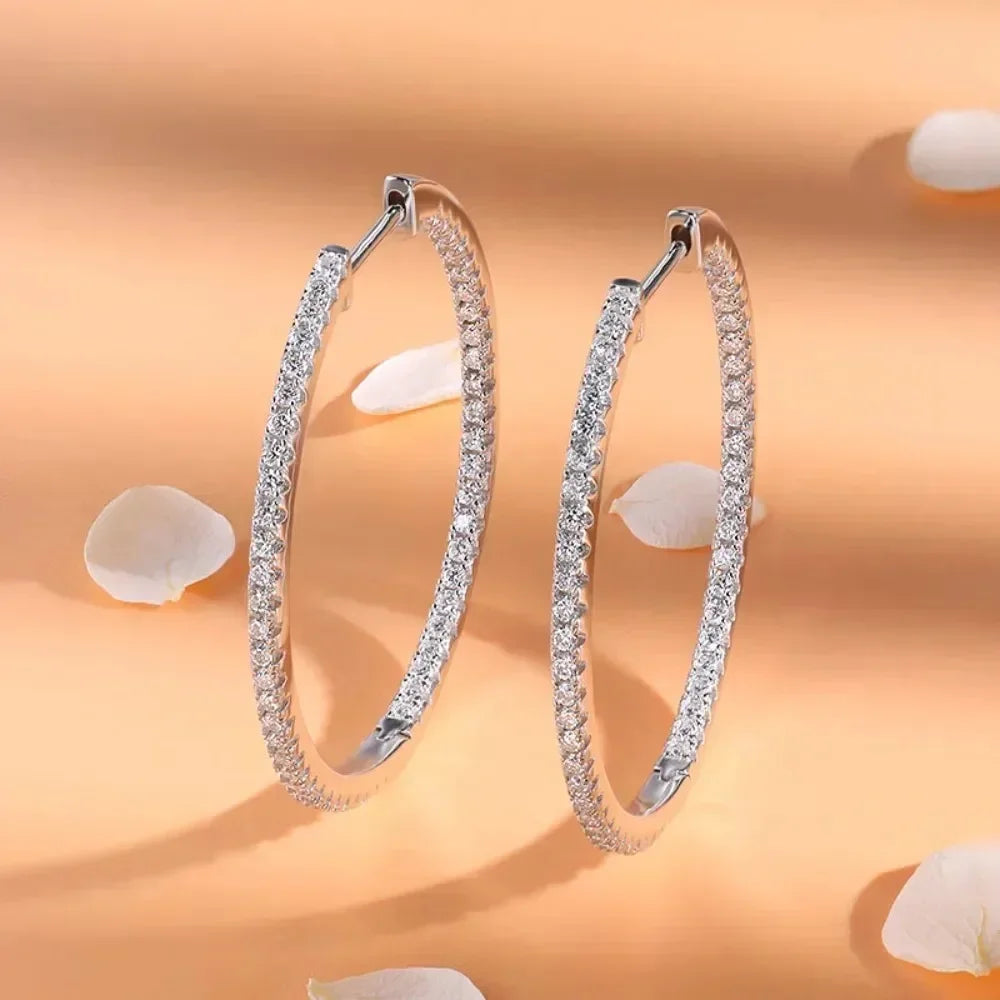 Brinco de argola em prata .925 e moissanite