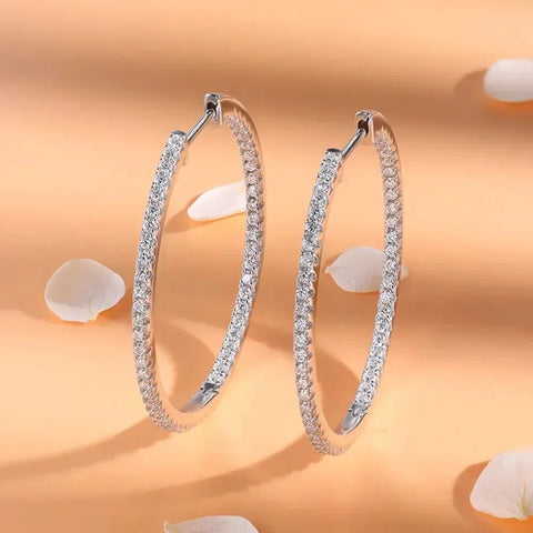 Brinco de argola em prata .925 e moissanite
