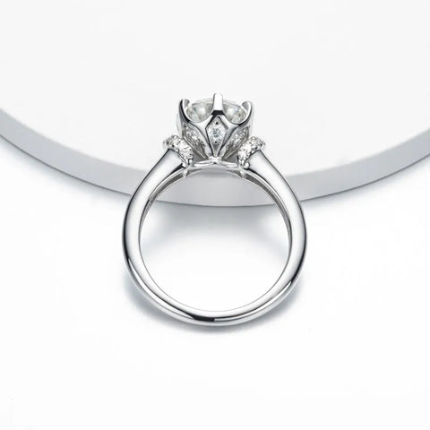 Anel em prata .925 e 2.5 CT moissanite