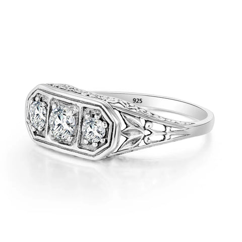 Anel em prata . 925 e moissanite