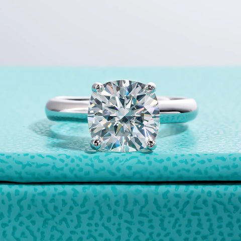 Anel Solitário em prata .925 e 3.5 CT moissanite