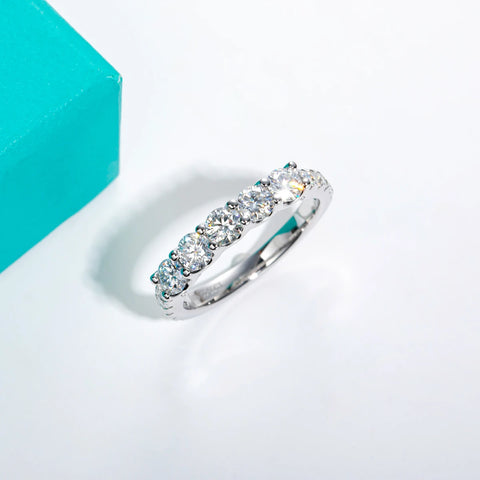Aliança em prata .925 e 4 mm moissanites