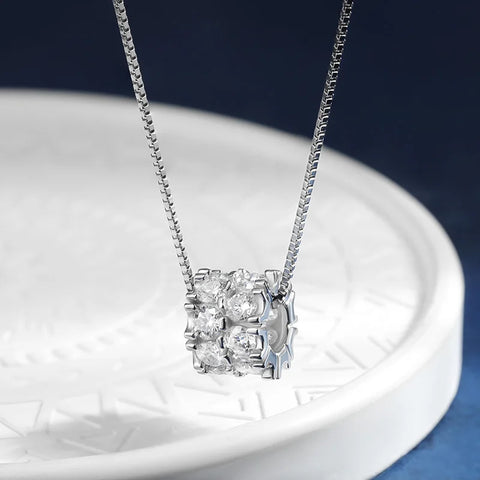 Colar com pingente em prata .925 e 1.6 CT moissanite