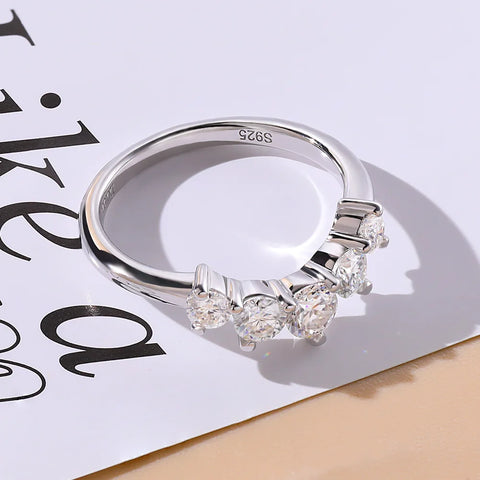 Anel em prata .925 e 1.5CT moissanite