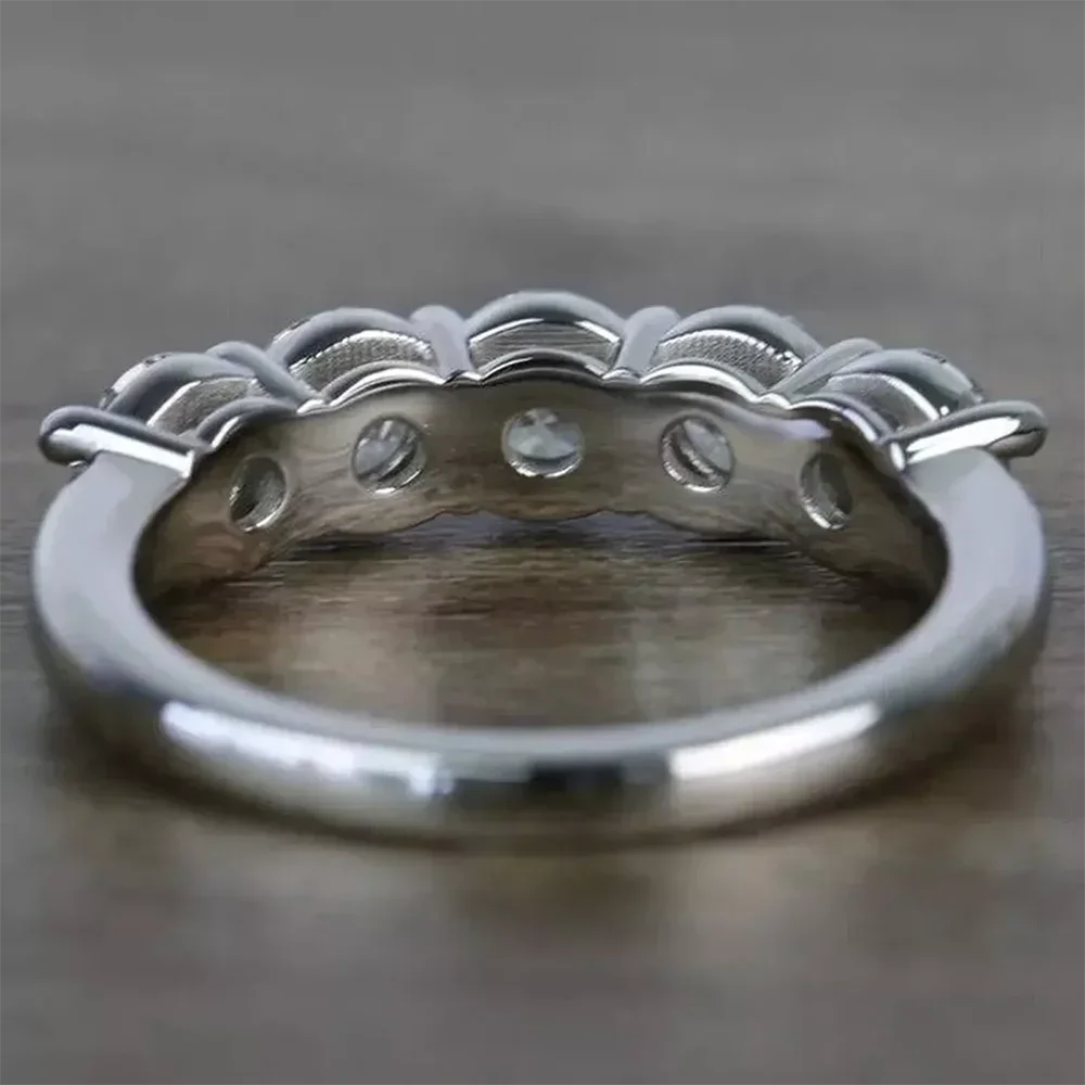 Meia Aliança em prata .925 e 4mm moissanite