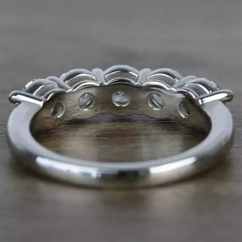 Meia Aliança em prata .925 e 4mm moissanite