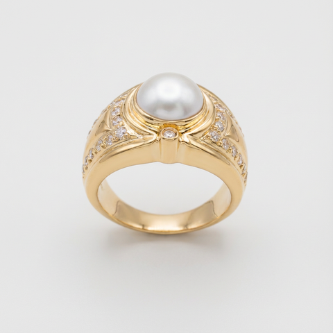 Anel clássico de pérolas e zircônias