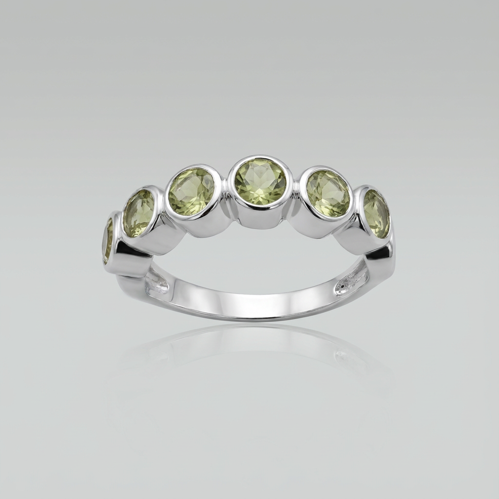 Meia aliança de Prata com topázio verde