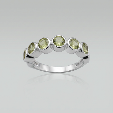 Meia aliança de Prata com topázio verde