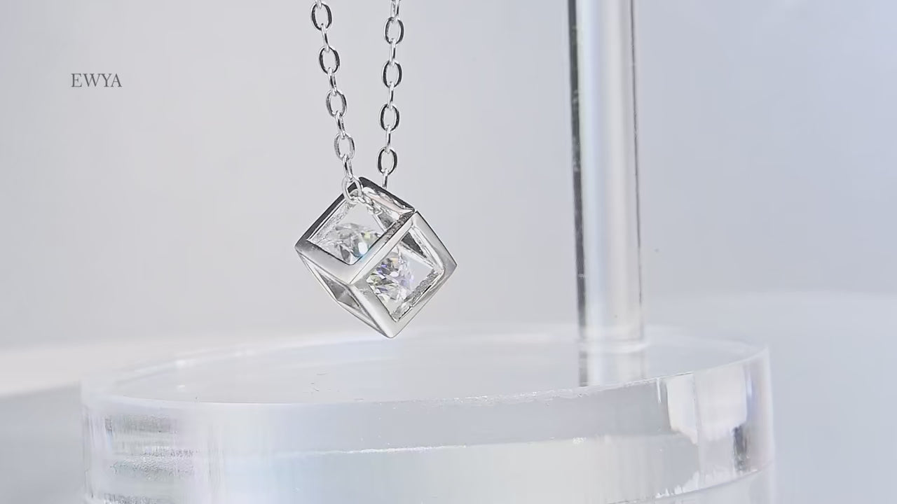 Colar com pingente em prata .925 e 1 CT moissanite