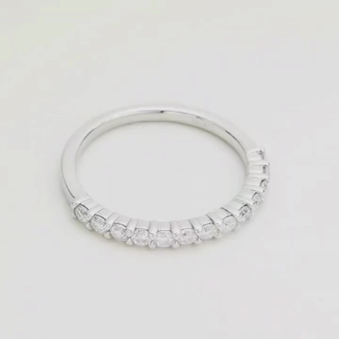Meia Aliança em prata e 2mm Moissanite