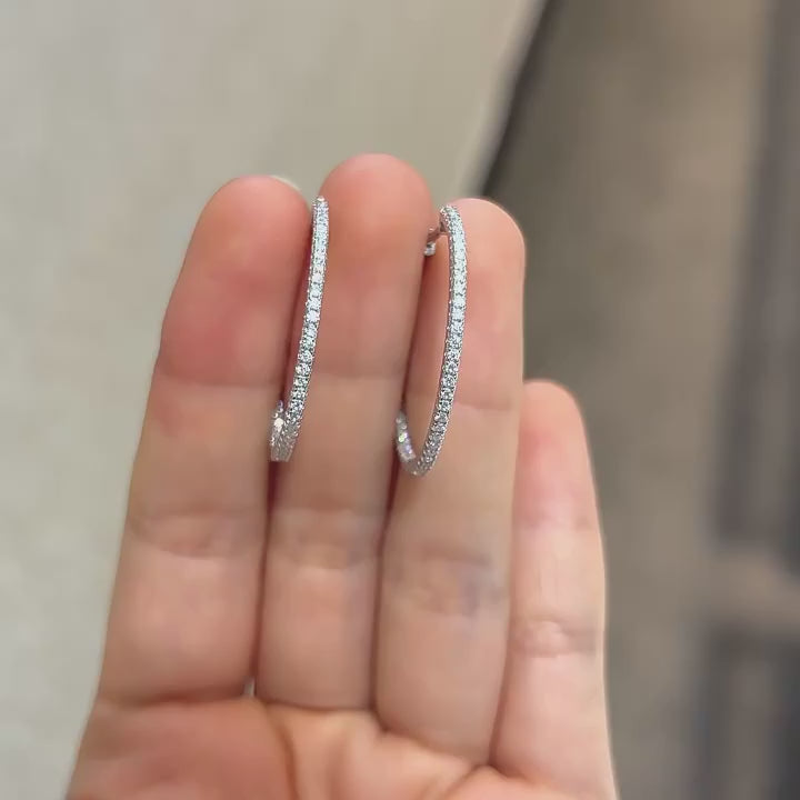 Brinco de argola em prata .925 e moissanite