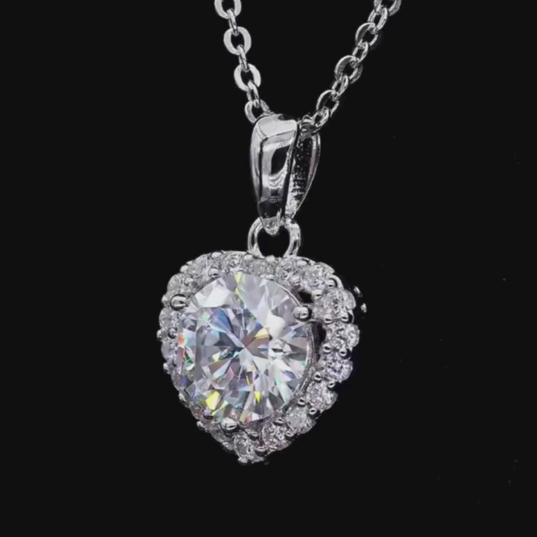 Colar com pingente coração em prata .925 e 1CT moissanite
