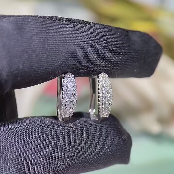 Brinco em prata .925 e 0.44ct moissanite