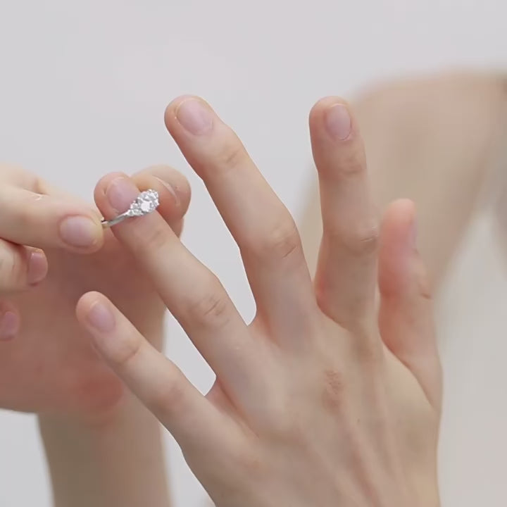 Anel em prata .925 e 1 CT moissanite